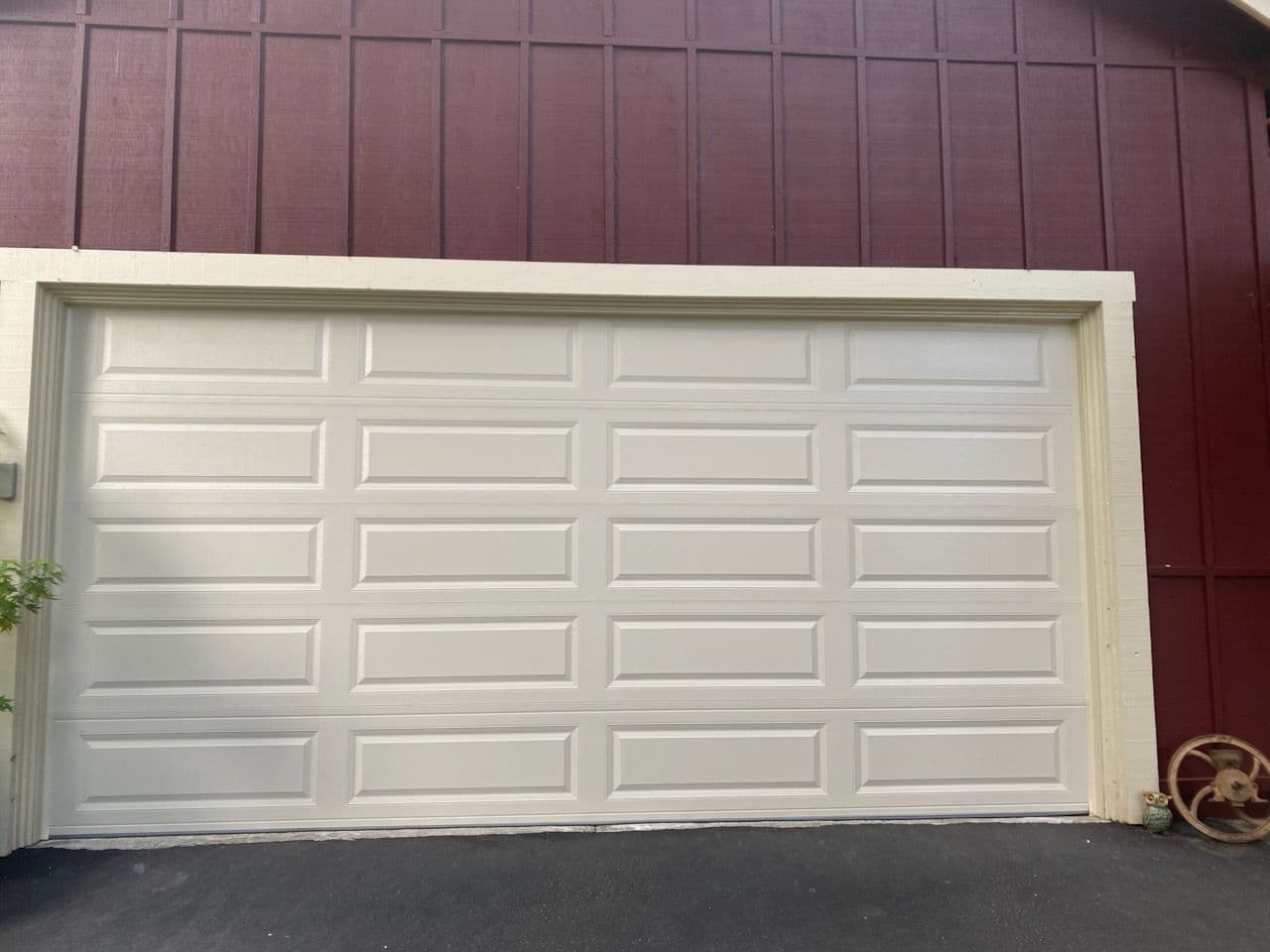 Gallery photos for Swift Garage Door Replacement After an Accident: Image #1